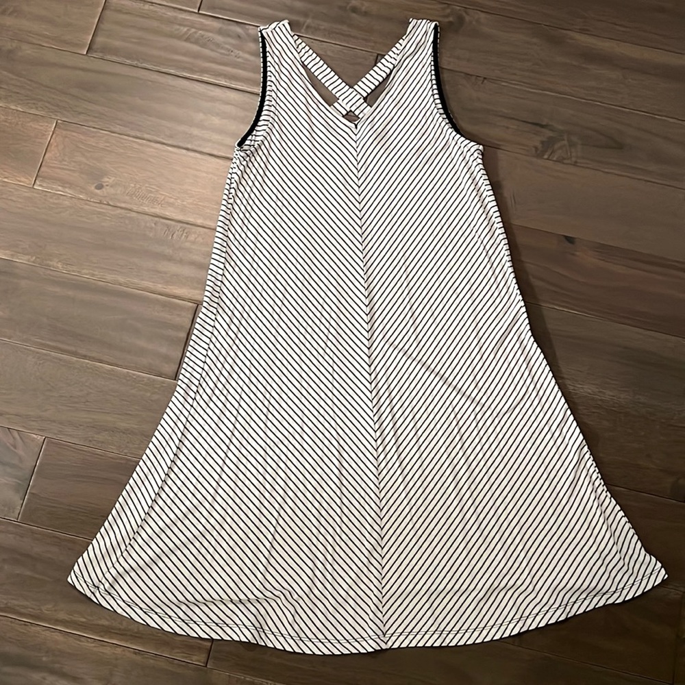NWT!  Cable & Gauge sleeveless dress-M